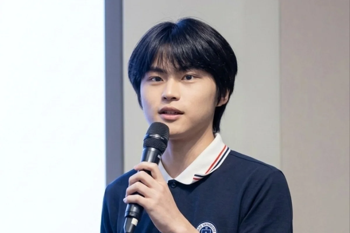 Nathan Chen, the 17-year-old AI researcher, speaking into a microphone at an event